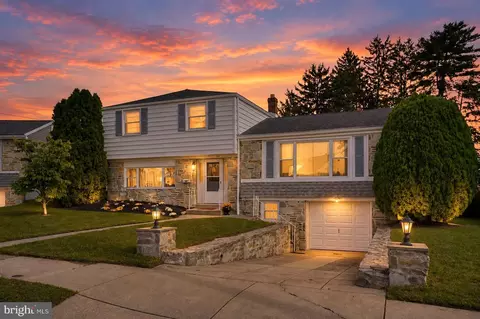 817 Rennard Cir, Philadelphia, PA 19116