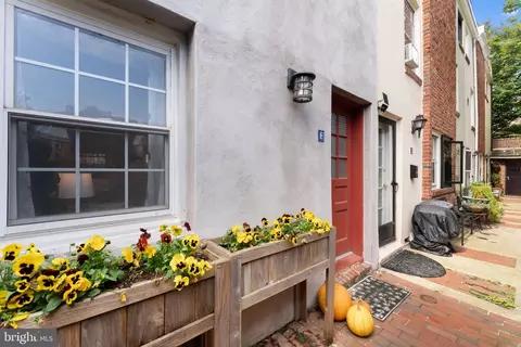 718 Addison St #F, Philadelphia, PA 19147