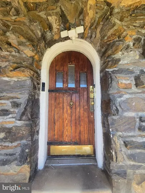 629 E Woodlawn St, Philadelphia, PA 19144