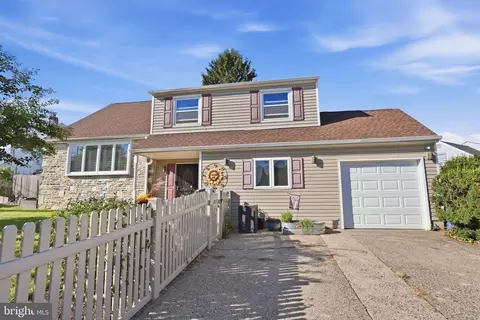 1111 Warwick St, Philadelphia, PA 19116