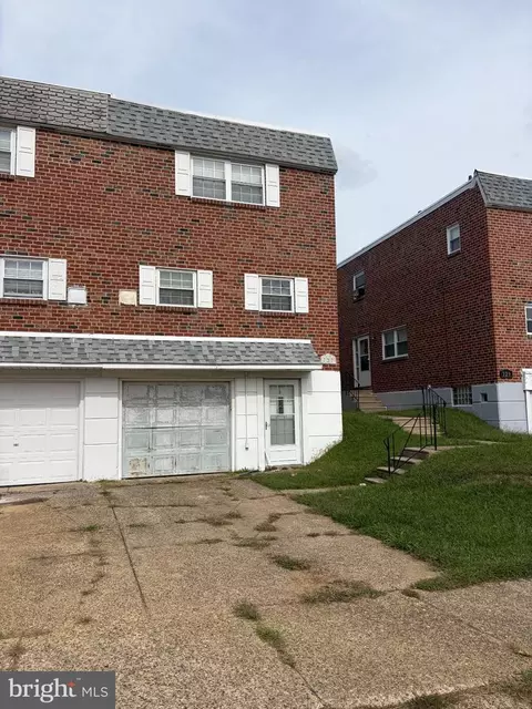 727 Arnold St, Philadelphia, PA 19111