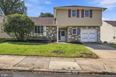 1116 Hower Ln, Philadelphia, PA 19115