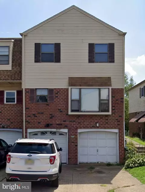9335 Banes St #A, Philadelphia, PA 19115