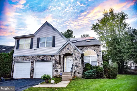 303 Laura Ln, Philadelphia, PA 19116