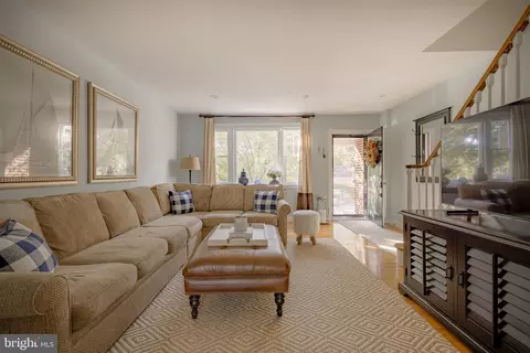 8047 Winston Rd, Philadelphia, PA 19118