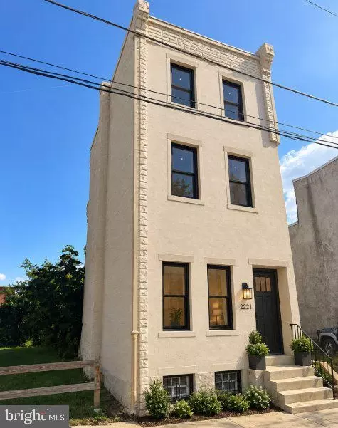 2221 N Uber St, Philadelphia, PA 19132