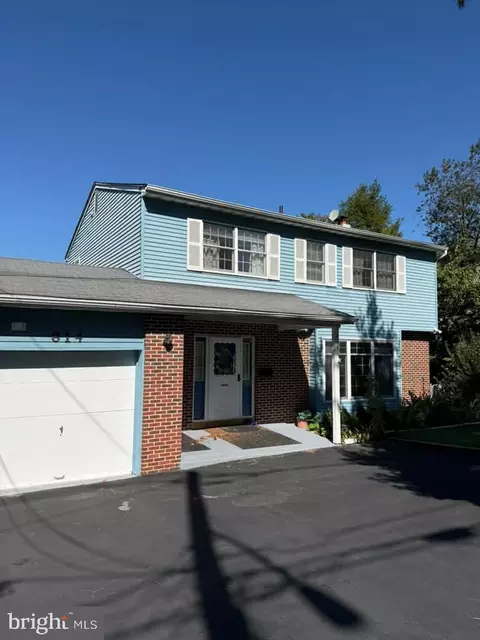 814 Caledonia St, Philadelphia, PA 19128