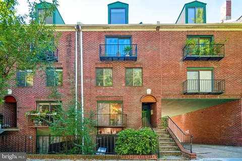 808 00 Pine St #A, Philadelphia, PA 19107