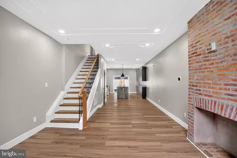 1108 S Front St, Philadelphia, PA 19147