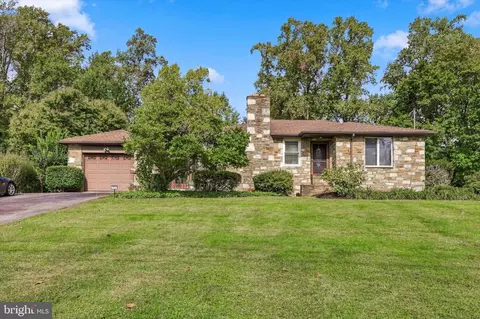 711 Stratford Dr, Philadelphia, PA 19115