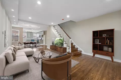 6221 Gardenia St, Philadelphia, PA 19144
