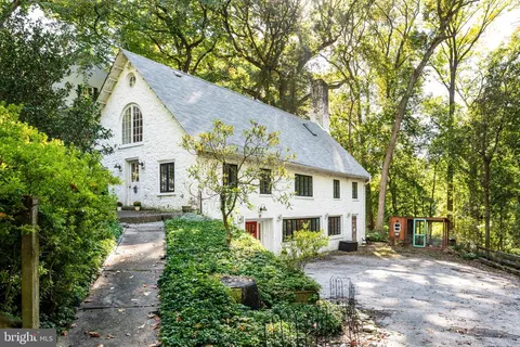 3535 W School House Ln, Philadelphia, PA 19129