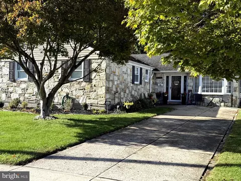 9714 Glenhope Rd, Philadelphia, PA 19115