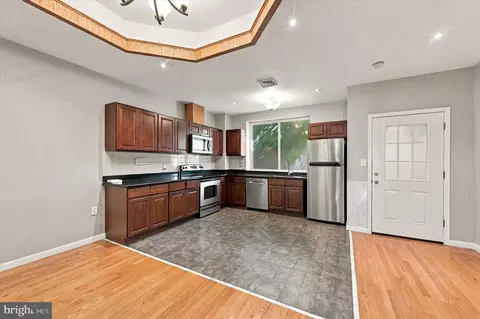 2323 S Alder St, Philadelphia, PA 19148