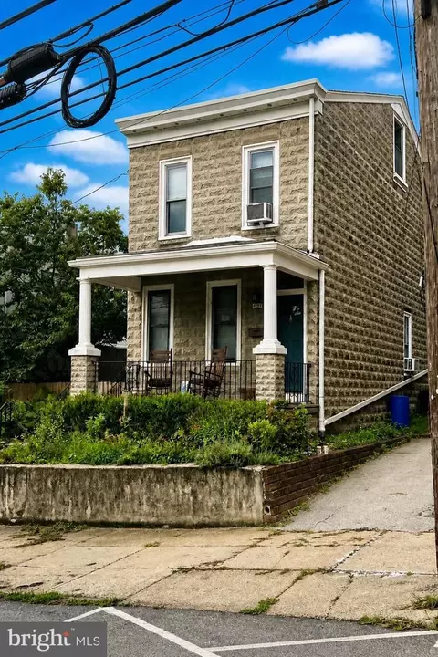 4724 Silverwood St, Philadelphia, PA 19128