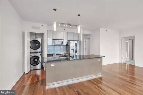 2101 Market #3704, Philadelphia, PA 19103