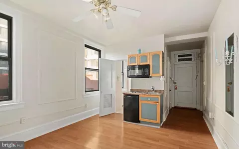 1324 Locust St #619, Philadelphia, PA 19107