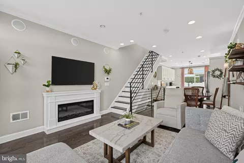 522 Mercy St, Philadelphia, PA 19148