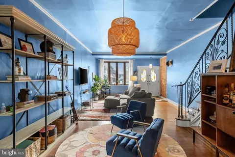 917 Wolf St, Philadelphia, PA 19148