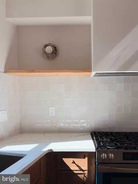 418 Sigel St, Philadelphia, PA 19148
