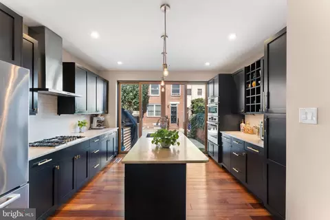 2113 Naudain St, Philadelphia, PA 19146