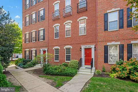 202 Captains Way, Philadelphia, PA 19146