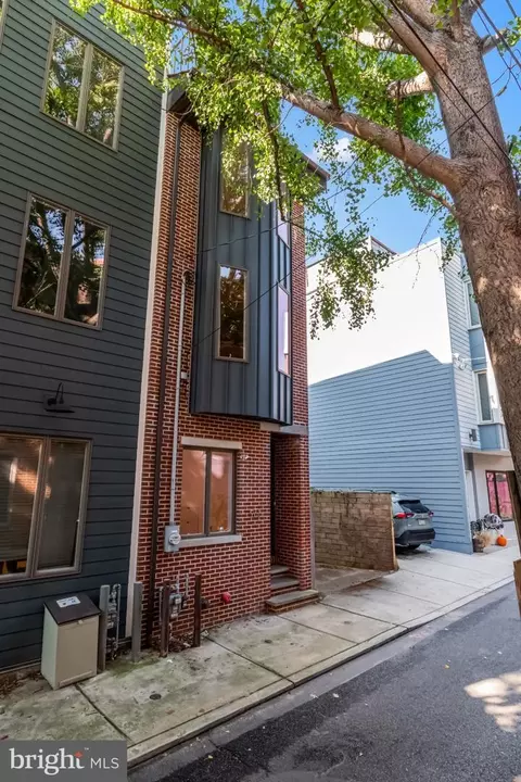 966 N Leithgow St, Philadelphia, PA 19123