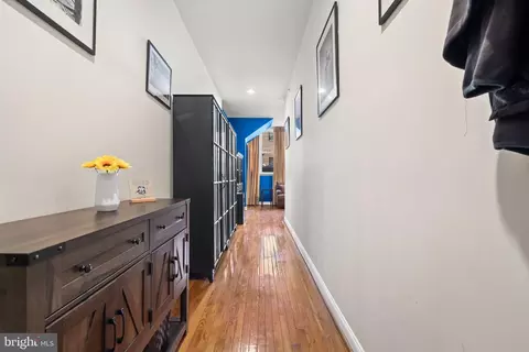 104 N 2nd St #204, Philadelphia, PA 19106