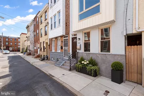 510 Mountain St, Philadelphia, PA 19148