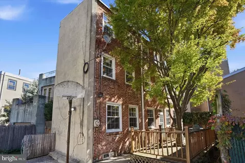 335 R Poplar St, Philadelphia, PA 19123