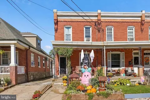 568 Hermitage St, Philadelphia, PA 19128