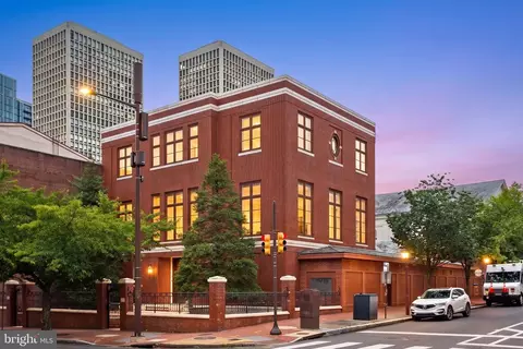 232 36 Walnut St, Philadelphia, PA 19106