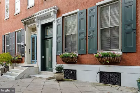 1809 00 Pine St, Philadelphia, PA 19103