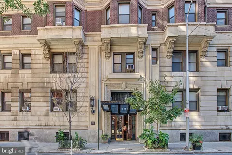 250 S 13th St #12F, Philadelphia, PA 19107