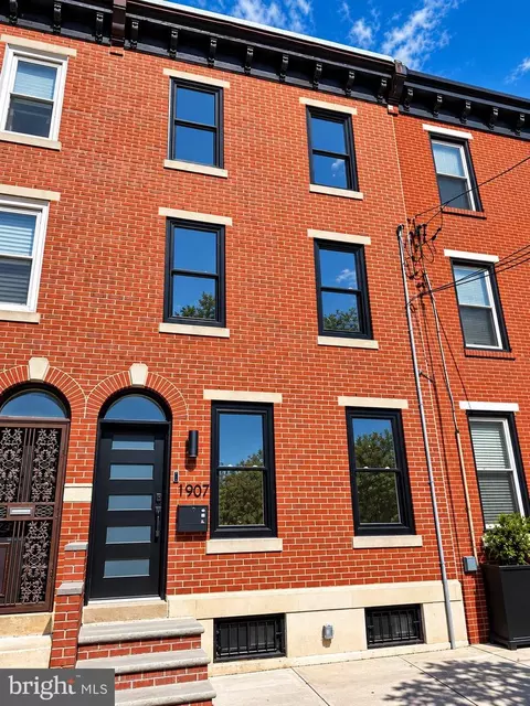 1907 Carpenter St, Philadelphia, PA 19146