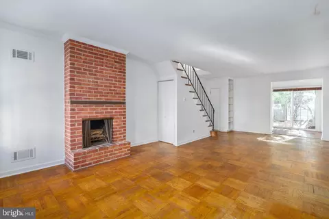 2304 Waverly St, Philadelphia, PA 19146