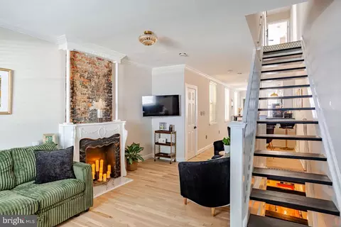 1425 N Front St, Philadelphia, PA 19122