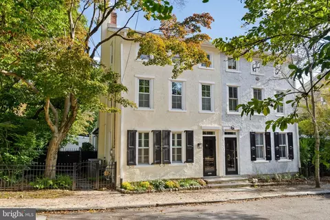 102 W Gravers Ln, Philadelphia, PA 19118