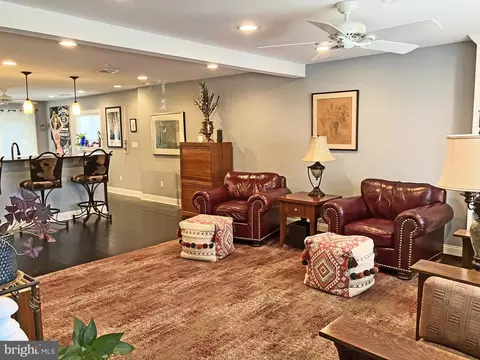6948 Manti St, Philadelphia, PA 19128