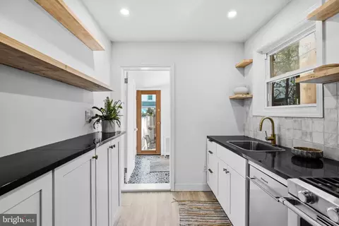 2331 Almond St, Philadelphia, PA 19125