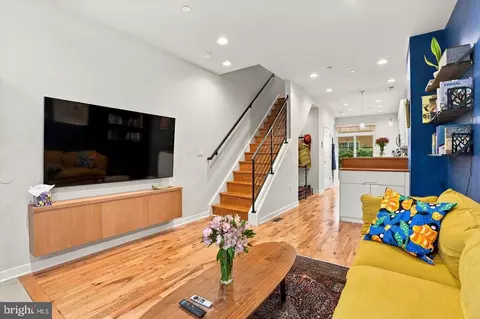 2639 Titan St, Philadelphia, PA 19146