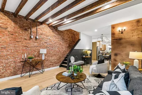 426 Moore St, Philadelphia, PA 19148