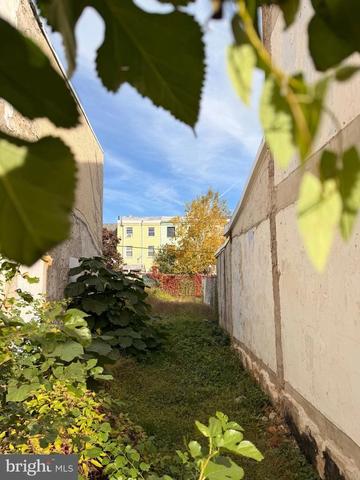 1327 E Oxford St, Philadelphia, PA 19125