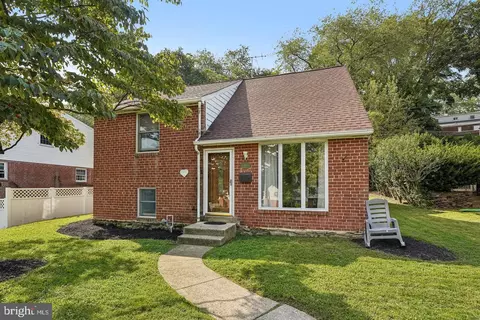 915 Lomond Ln, Philadelphia, PA 19128