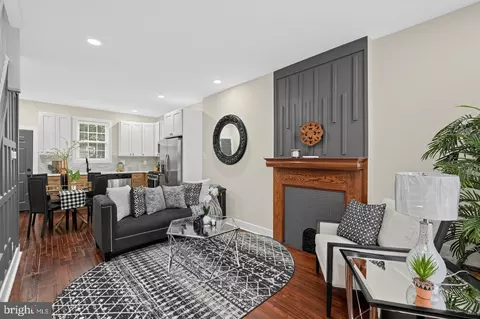 24 W Duval St, Philadelphia, PA 19144