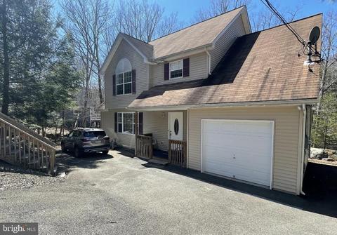 300 Canterbury Rd, Bushkill, PA 18324