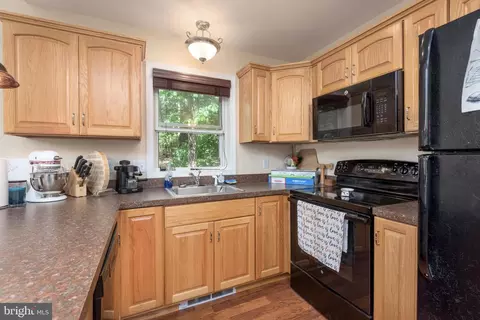 163 Lakeview Dr, Dingmans Ferry, PA 18328 photo 14