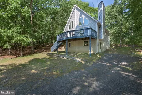 163 Lakeview Dr, Dingmans Ferry, PA 18328