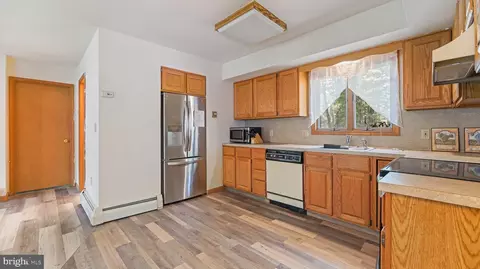 128 Rooney Ct, Bushkill, PA 18324 photo 9