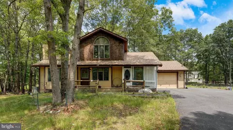 128 Rooney Ct, Bushkill, PA 18324